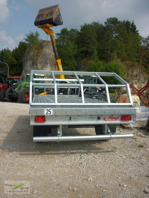 Ballensammelwagen des Typs Fliegl ZPW 120 B, Neumaschine in Pegnitz-Bronn (Bild 3)