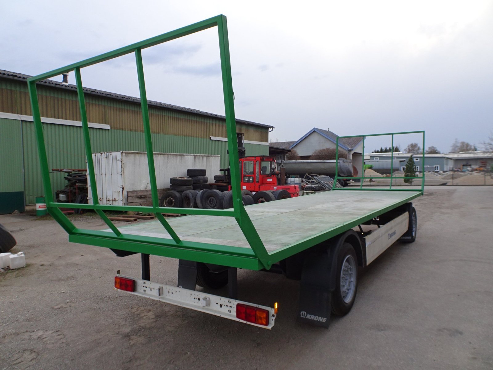 Ballensammelwagen от тип Krone ----------, Gebrauchtmaschine в st.georgen/y. (Снимка 3)