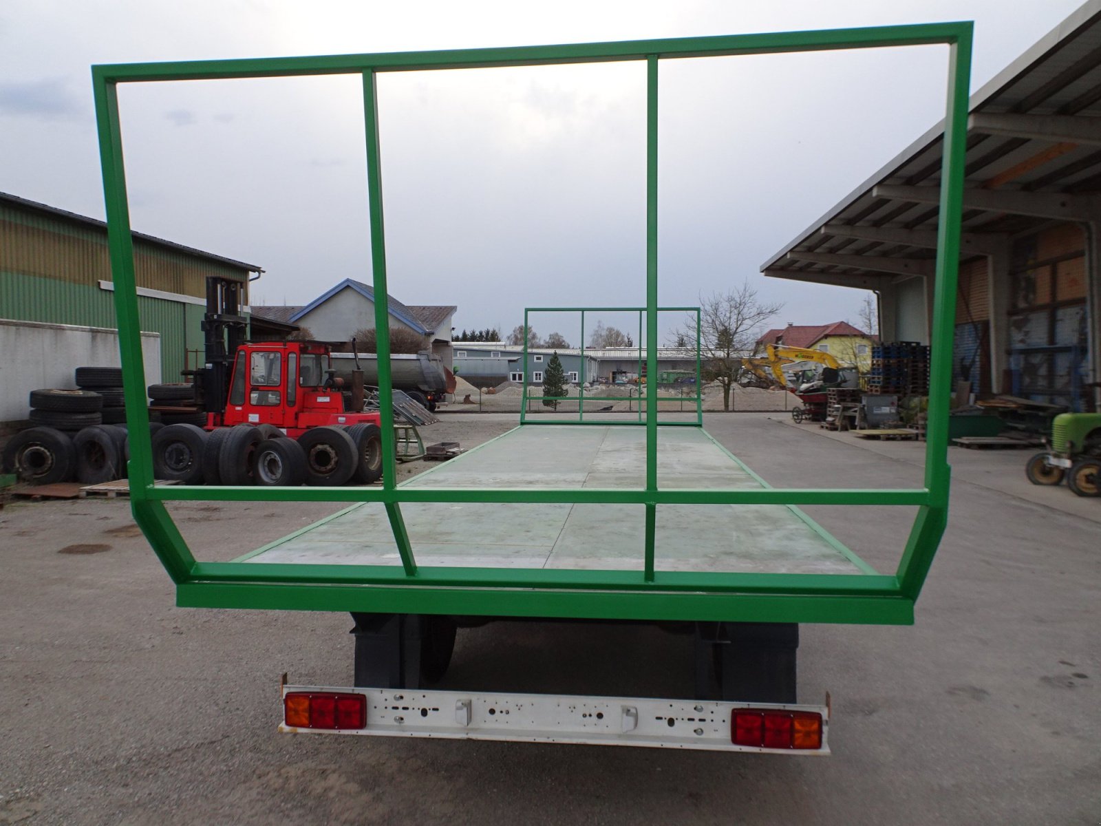 Ballensammelwagen от тип Krone ----------, Gebrauchtmaschine в st.georgen/y. (Снимка 4)