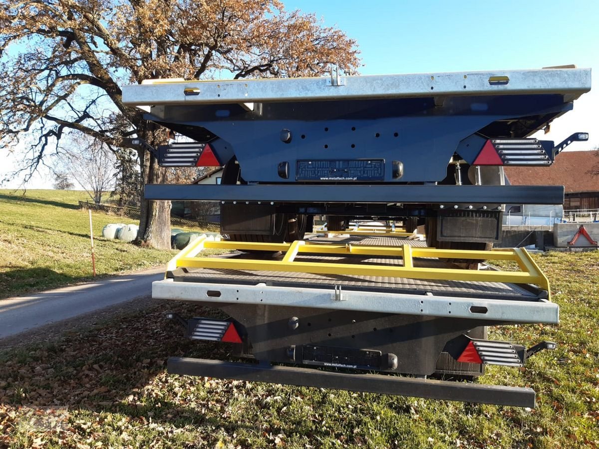 Ballensammelwagen des Typs Metal-Fach T019-18to. Ballenwagen-Tridem, Neumaschine in Eberschwang (Bild 11)