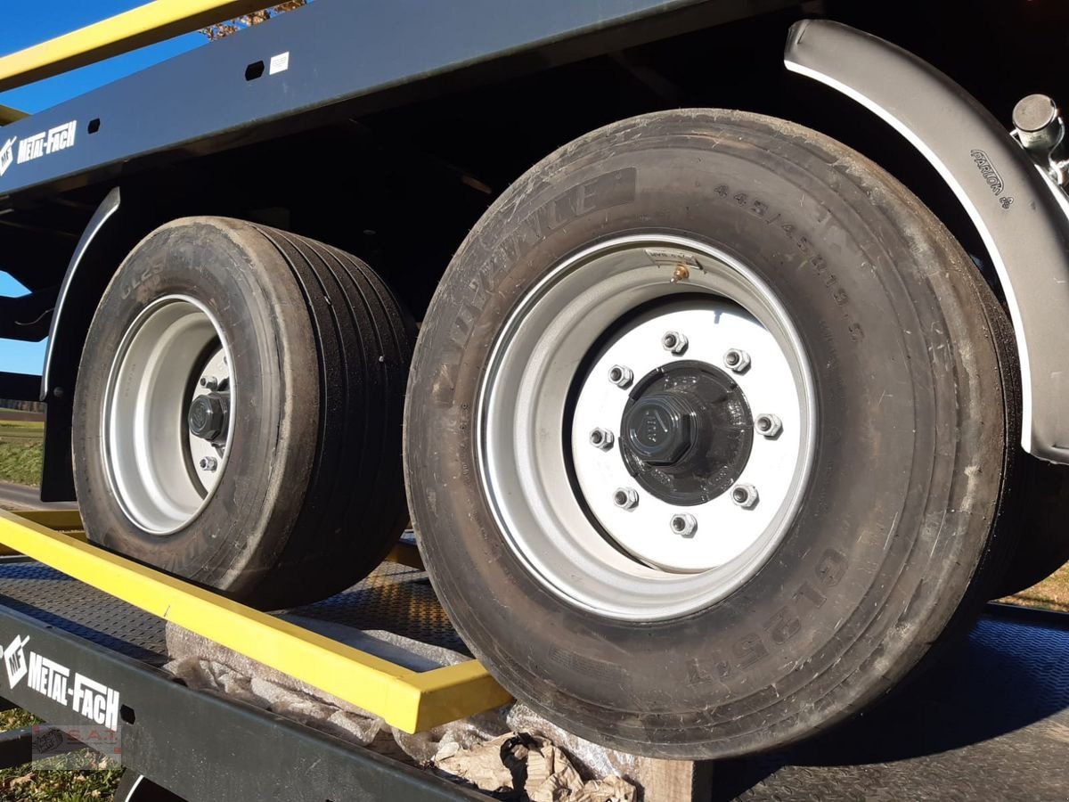 Ballensammelwagen des Typs Metal-Fach T019-18to. Ballenwagen-Tridem, Neumaschine in Eberschwang (Bild 10)