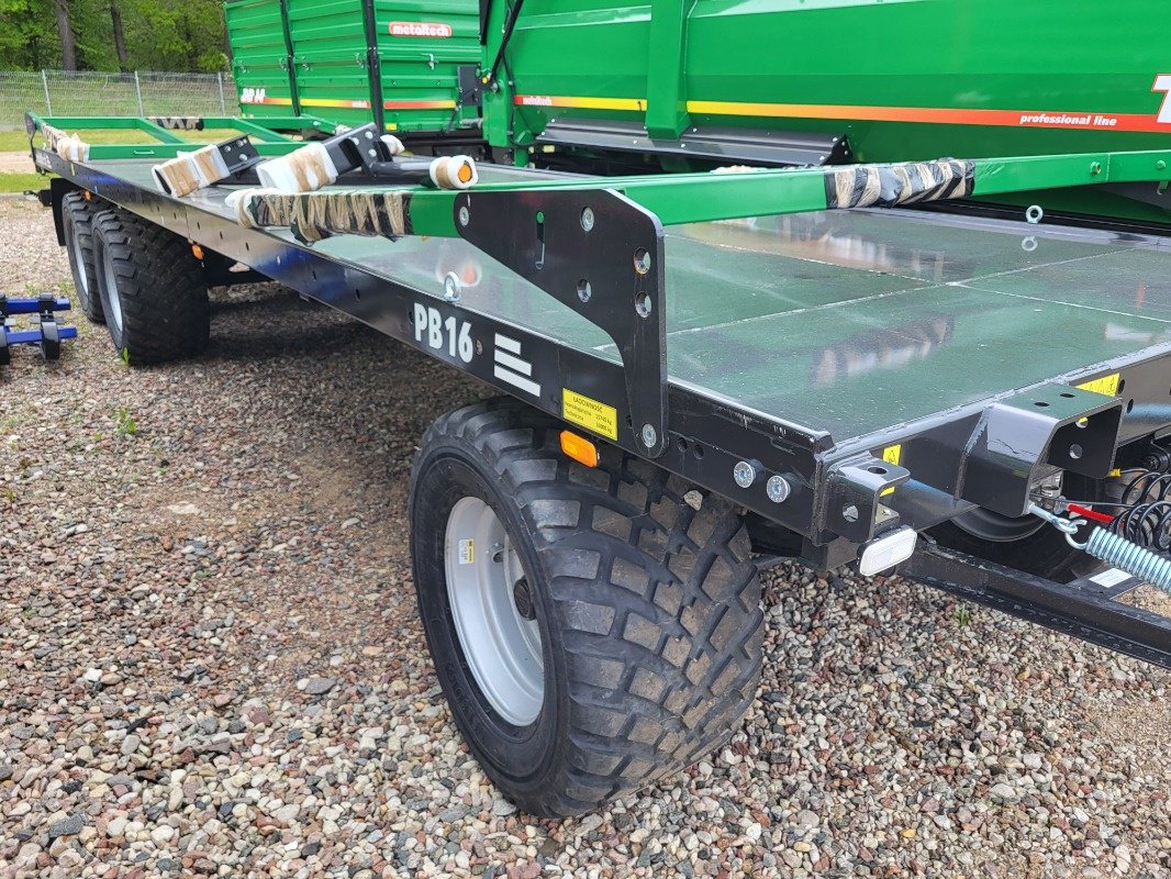 Ballensammelwagen des Typs Metaltech PB 16, Neumaschine in Mrągowo (Bild 1)