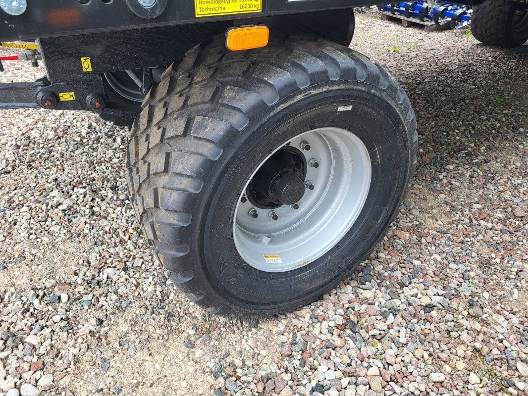 Ballensammelwagen des Typs Metaltech PB 16, Neumaschine in Mrągowo (Bild 4)
