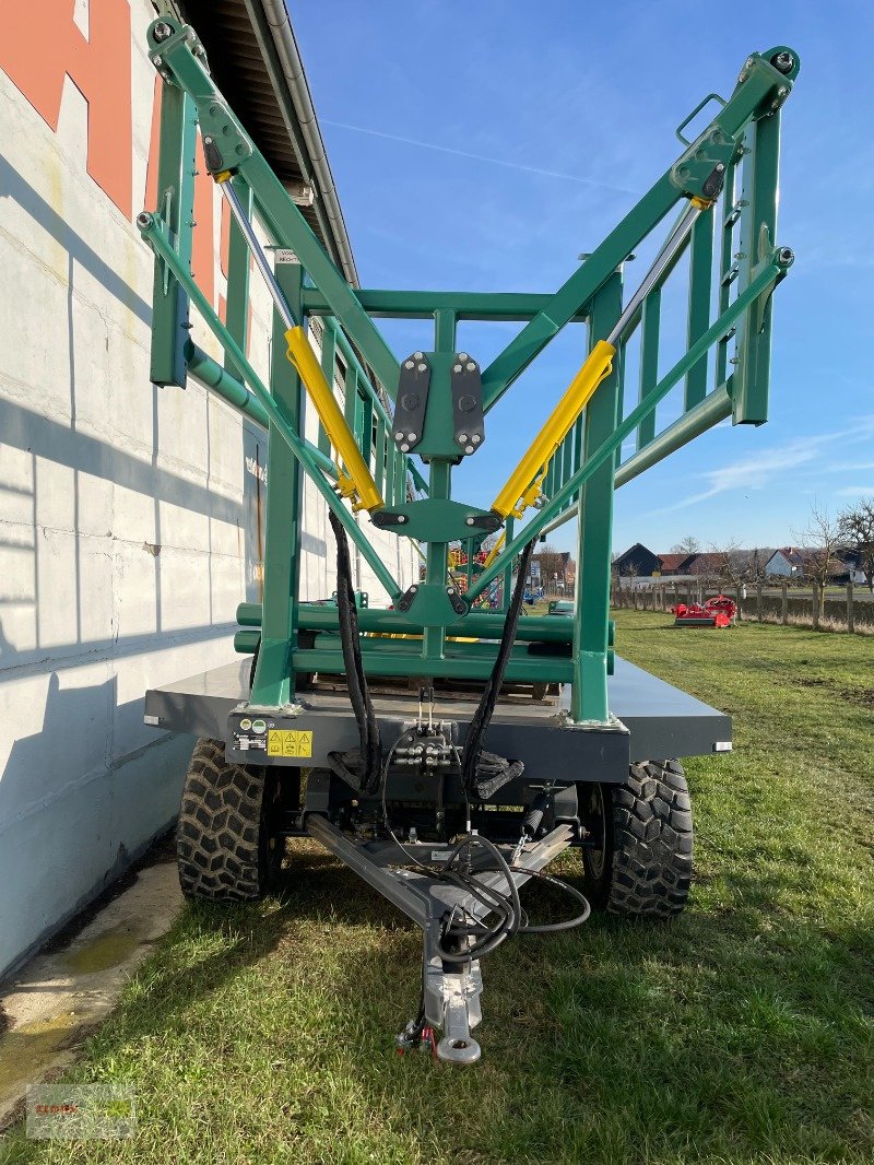 Ballensammelwagen des Typs Oehler DDK 240 BK, Neumaschine in Berßel (Bild 2)