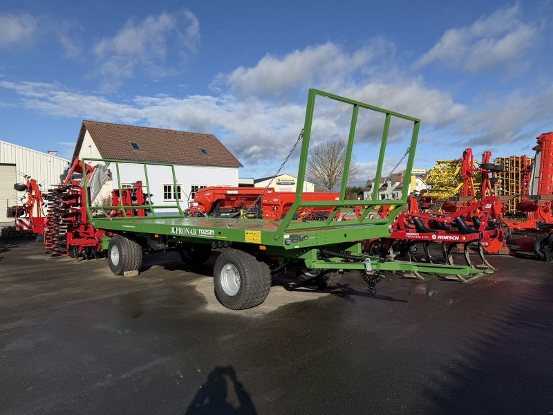 Ballensammelwagen des Typs PRONAR T 025 M, Neumaschine in Göpfritz (Bild 1)