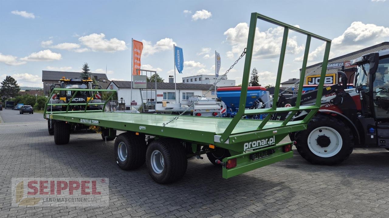 Ballensammelwagen des Typs PRONAR T 026 M PRONAR BALLENWAGEN, Neumaschine in Groß-Umstadt (Bild 2)