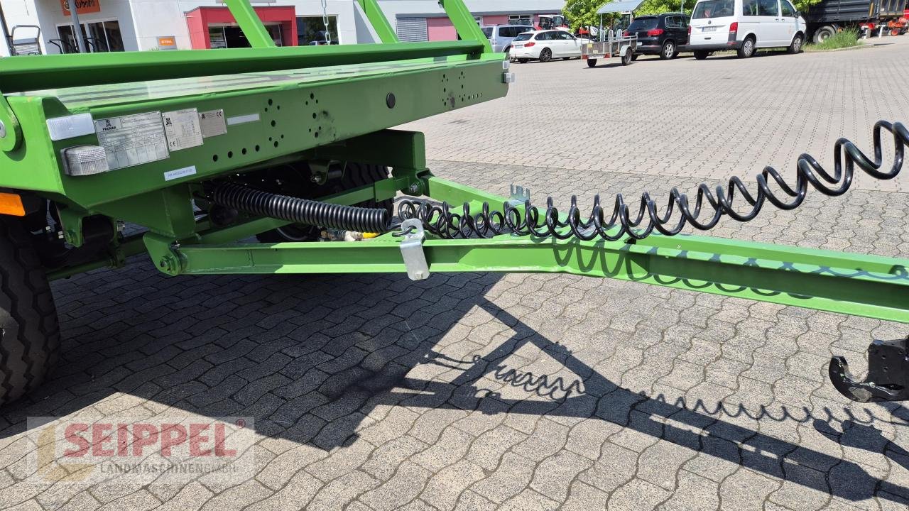 Ballensammelwagen des Typs PRONAR T 026 M PRONAR BALLENWAGEN, Neumaschine in Groß-Umstadt (Bild 4)