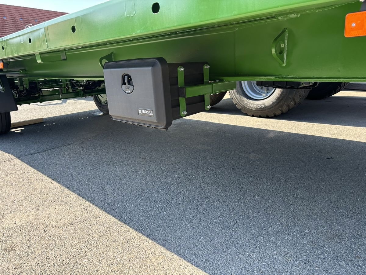 Ballensammelwagen tipa PRONAR T 027 M, Neumaschine u Göpfritz (Slika 4)