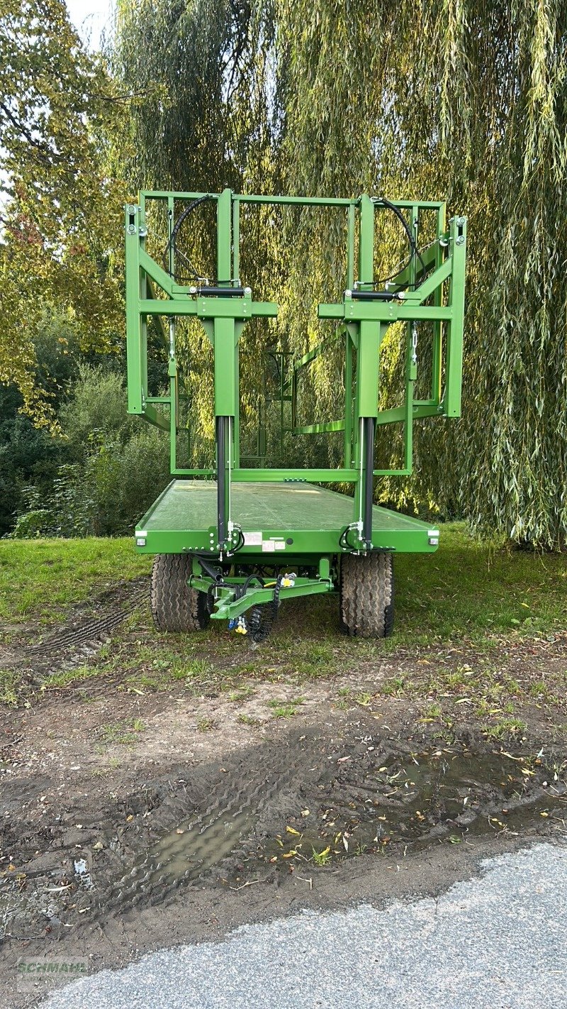 Ballensammelwagen des Typs PRONAR T026M, Neumaschine in Upahl (Bild 1)