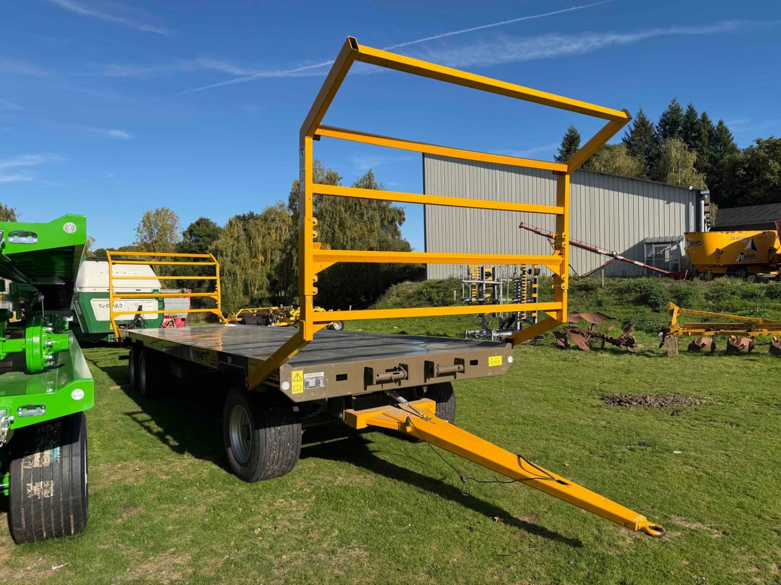 Ballensammelwagen des Typs Sonstige Plateau fourrager Saturne Cosnet, Gebrauchtmaschine in LA SOUTERRAINE (Bild 2)