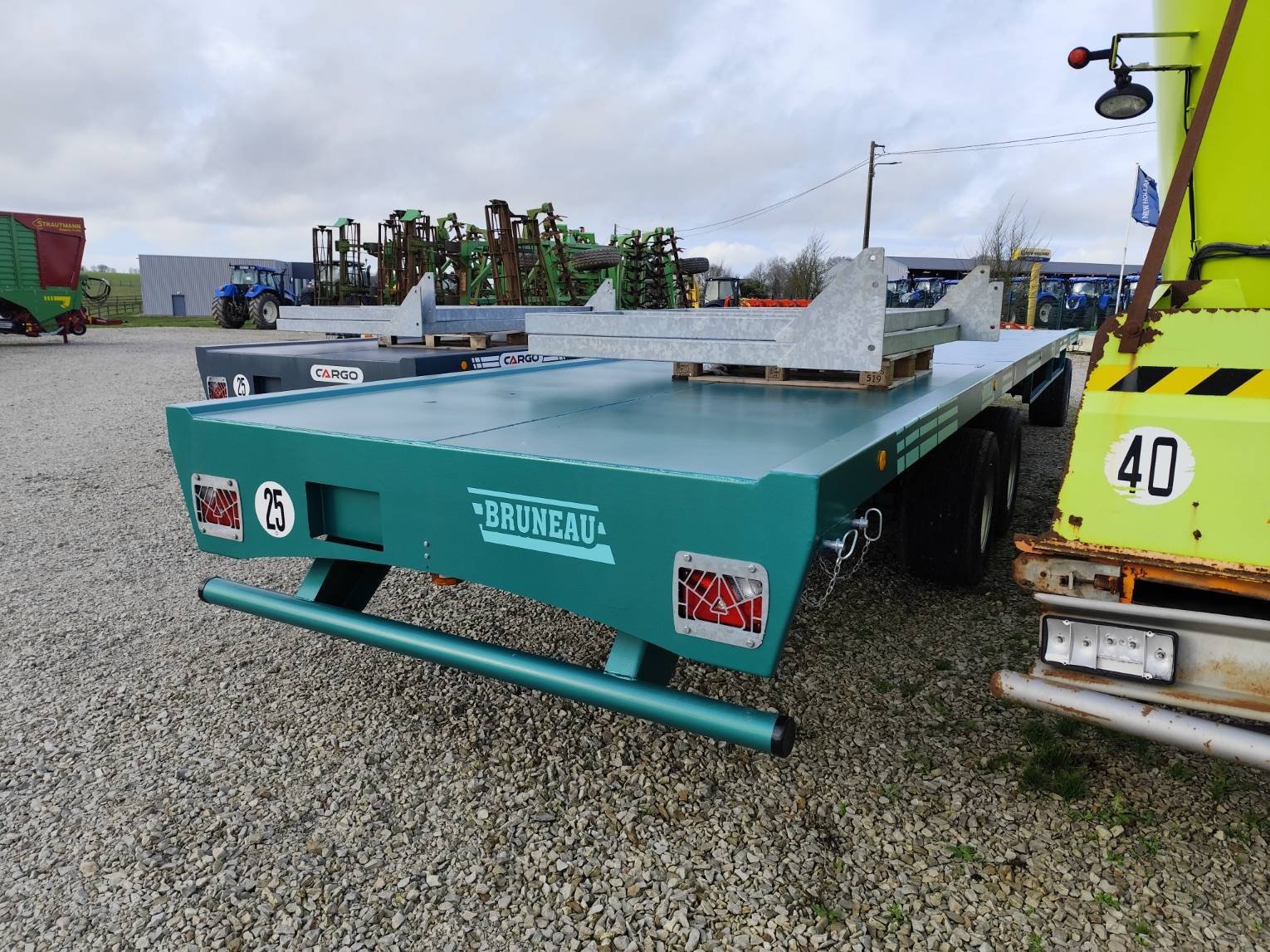 Ballensammelwagen Türe ait Sonstige PLATEAU FSL TRAINE LOURD 6 roues 12.40 TD, Gebrauchtmaschine içinde Le Horps (resim 2)