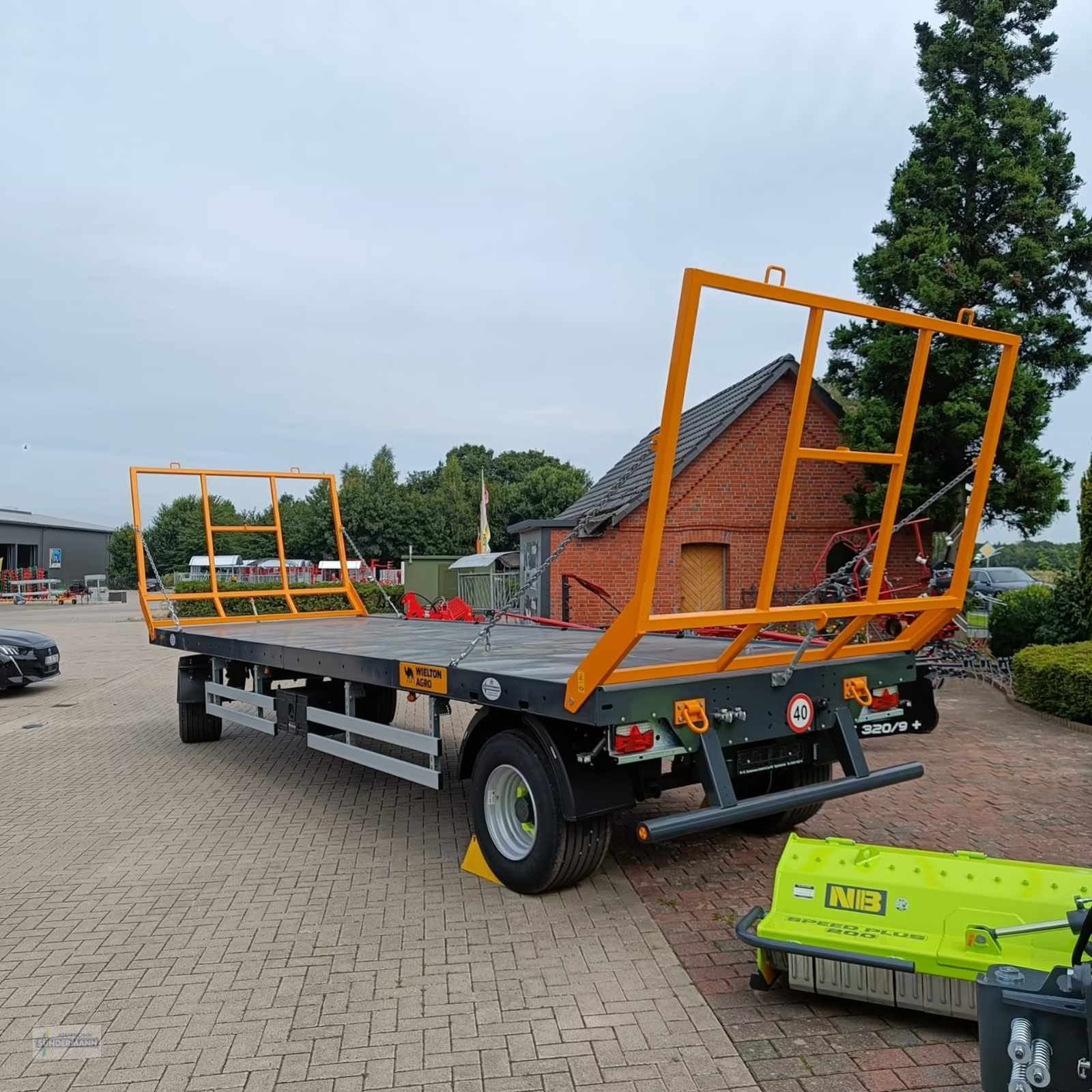 Ballensammelwagen of the type WIELTON PRS 2S/12S, Neumaschine in Bassum (Picture 2)