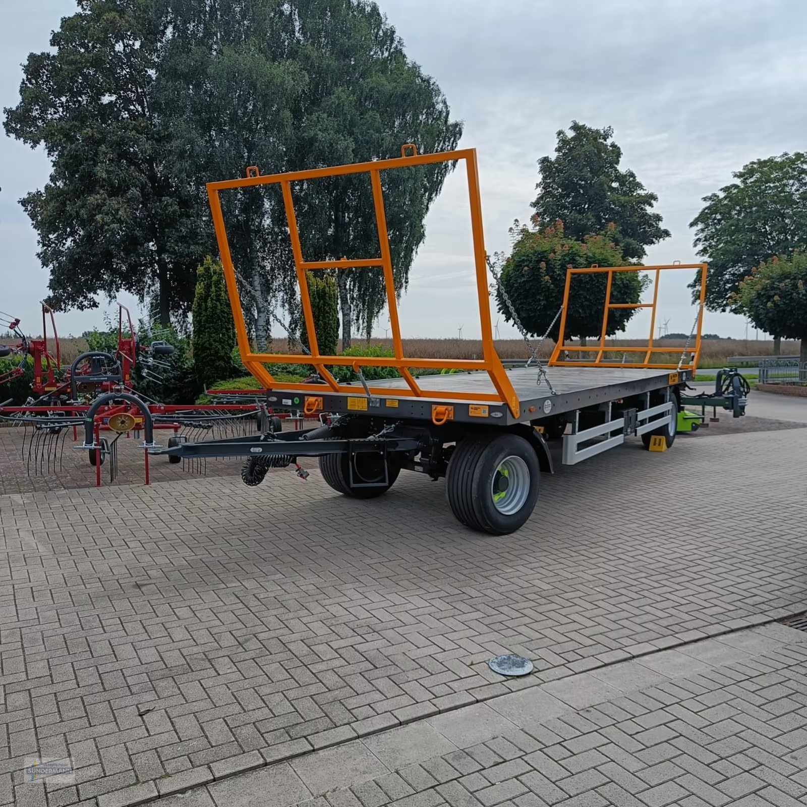 Ballensammelwagen of the type WIELTON PRS 2S/12S, Neumaschine in Bassum (Picture 4)