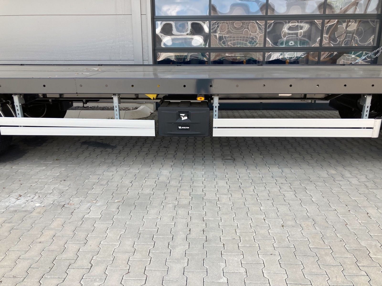 Ballensammelwagen des Typs WIELTON PRS 3S/S14, Neumaschine in Kaisersesch (Bild 5)