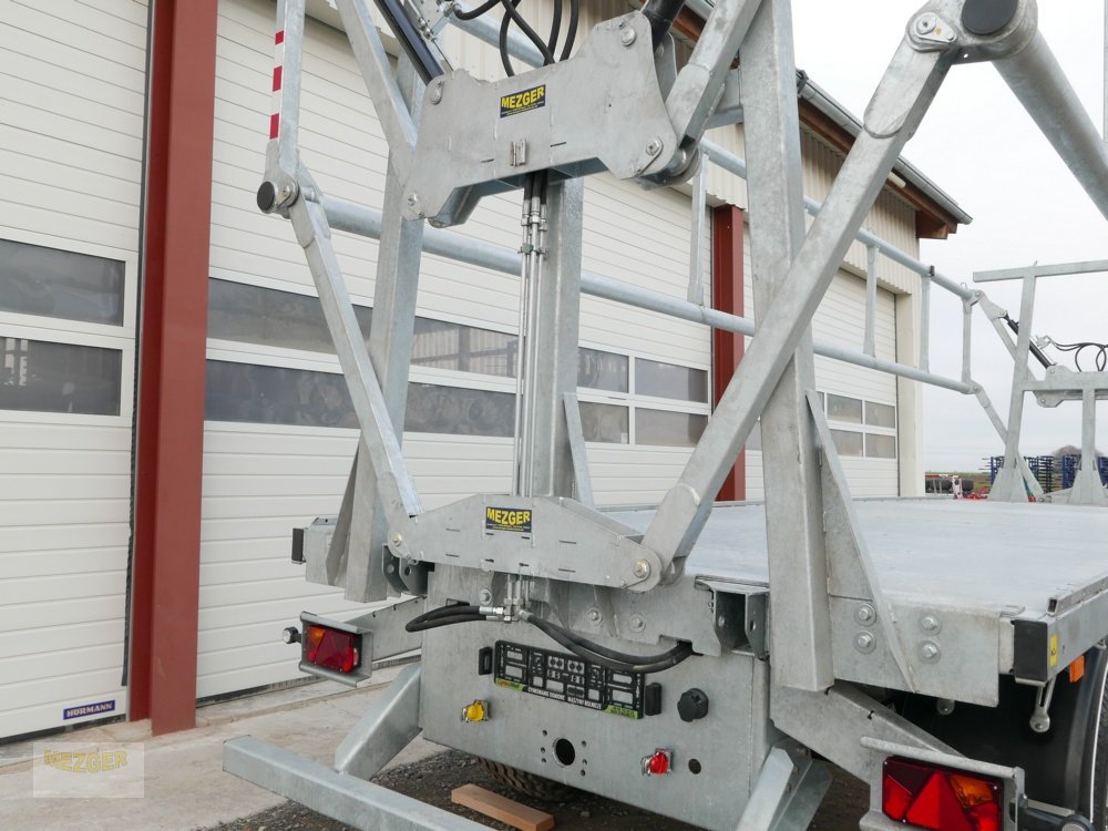 Ballentransportwagen des Typs CYNKOMET Ballenwagen 16 t (Hydraulische Ladungssicherung), Neumaschine in Ditzingen (Bild 7)