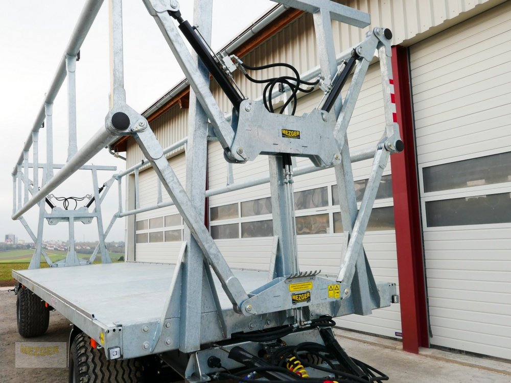 Ballentransportwagen des Typs CYNKOMET Ballenwagen 16 t (Hydraulische Ladungssicherung), Neumaschine in Ditzingen (Bild 8)