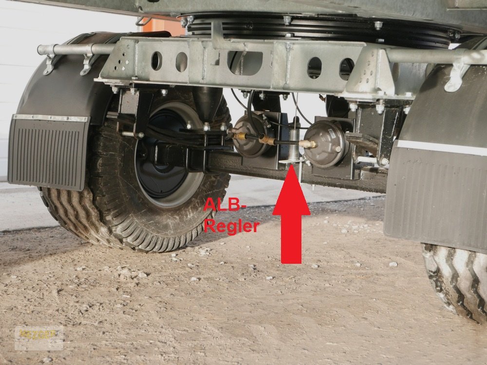 Ballentransportwagen des Typs CYNKOMET Ballenwagen 16 t (Hydraulische Ladungssicherung), Neumaschine in Ditzingen (Bild 12)