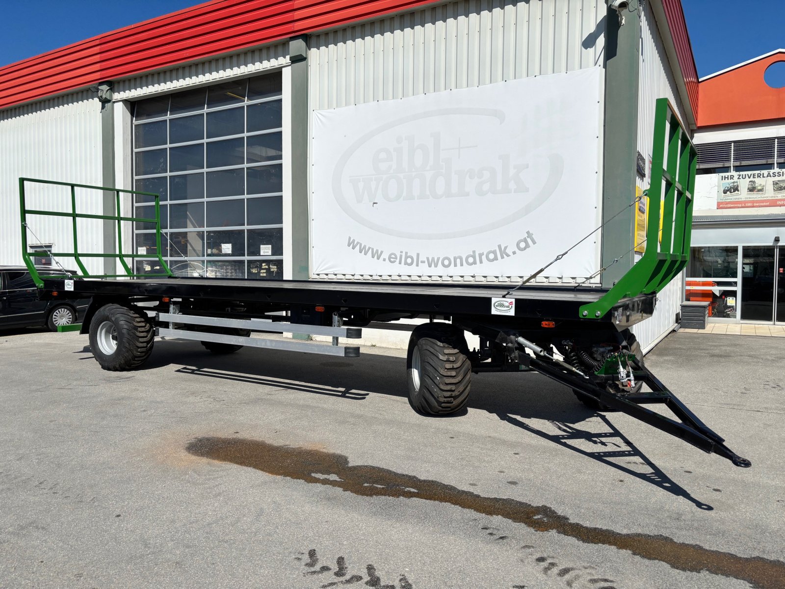 Ballentransportwagen des Typs Hummel Bale 24840 Ballenwagen, Neumaschine in Gerasdorf (Bild 1)