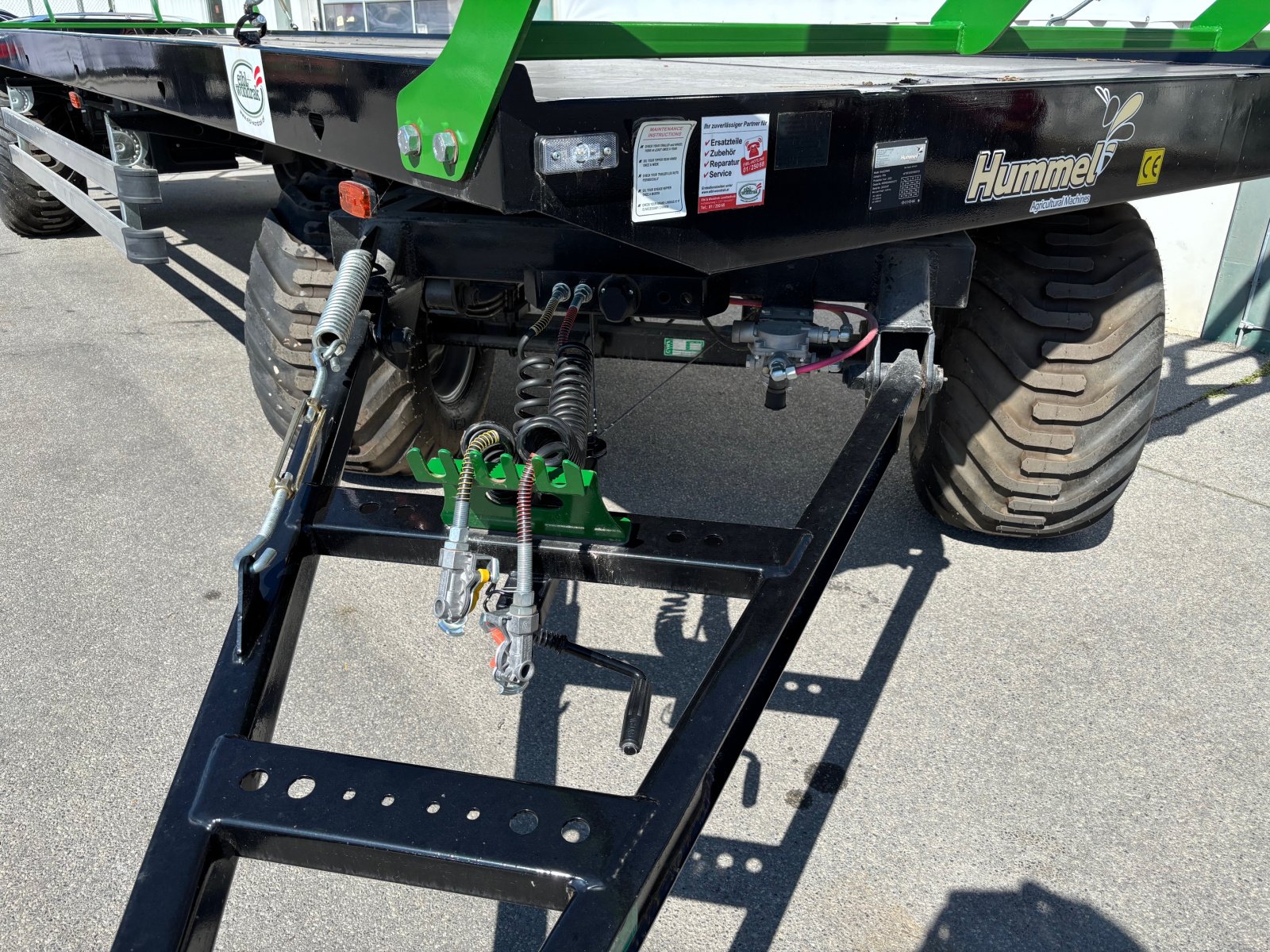 Ballentransportwagen des Typs Hummel Bale 24840 Ballenwagen, Neumaschine in Gerasdorf (Bild 2)