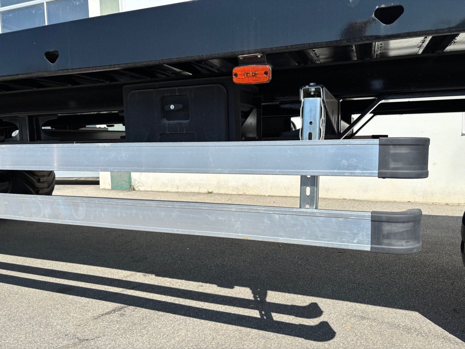 Ballentransportwagen des Typs Hummel Bale 24840 Ballenwagen, Neumaschine in Gerasdorf (Bild 4)