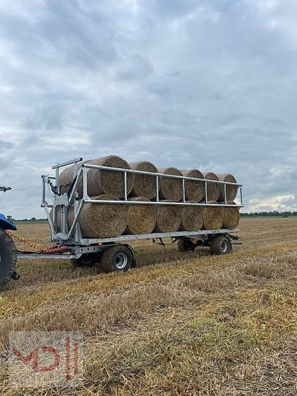 Ballentransportwagen des Typs MD Landmaschinen CM Ballenwagen T 608/2L mit hydraulischer Ladungssicherung, Neumaschine in Zeven (Bild 3)