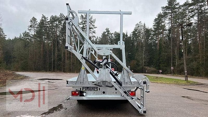 Ballentransportwagen des Typs MD Landmaschinen CM Ballenwagen T 608 /3 SL 24T mit hydraulischer Ladungssicherung, Neumaschine in Zeven (Bild 9)