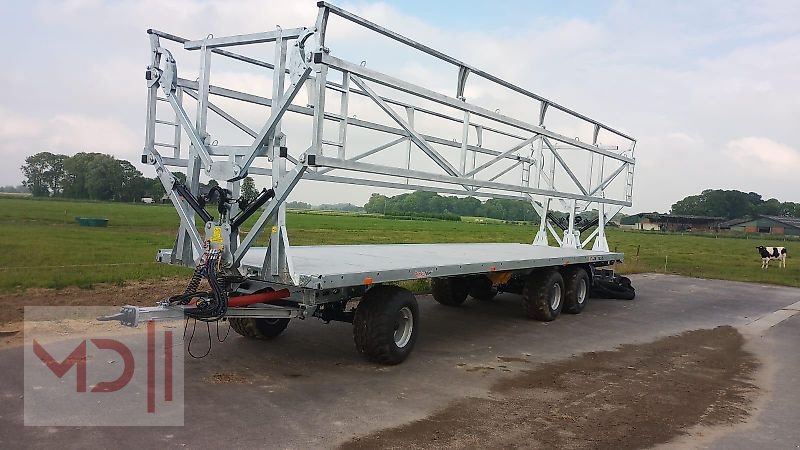 Ballentransportwagen des Typs MD Landmaschinen CM Ballenwagen T 608 /3 SL 24T mit hydraulischer Ladungssicherung, Neumaschine in Zeven (Bild 1)