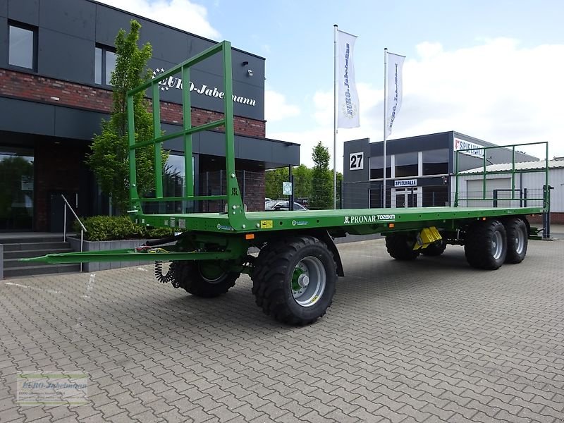 Ballentransportwagen des Typs PRONAR 3-achs Ballenwagen Strohwagen TO 28 KM, 24 to. NEU, Gebrauchtmaschine in Itterbeck (Bild 1)