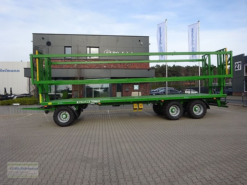 Ballentransportwagen des Typs PRONAR Ballenwagen Strohwagen TO 28 KM einschl. hydr. Ladungssicherung, 24 to, NEU, Neumaschine in Itterbeck (Bild 3)