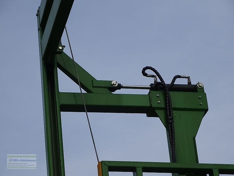 Ballentransportwagen des Typs PRONAR Ballenwagen Strohwagen TO 28 KM einschl. hydr. Ladungssicherung, 24 to, NEU, Neumaschine in Itterbeck (Bild 17)