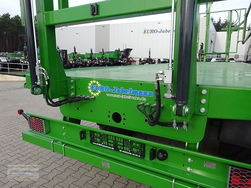Ballentransportwagen des Typs PRONAR Ballenwagen Strohwagen TO 28 KM einschl. hydr. Ladungssicherung, 24 to, NEU, Neumaschine in Itterbeck (Bild 12)