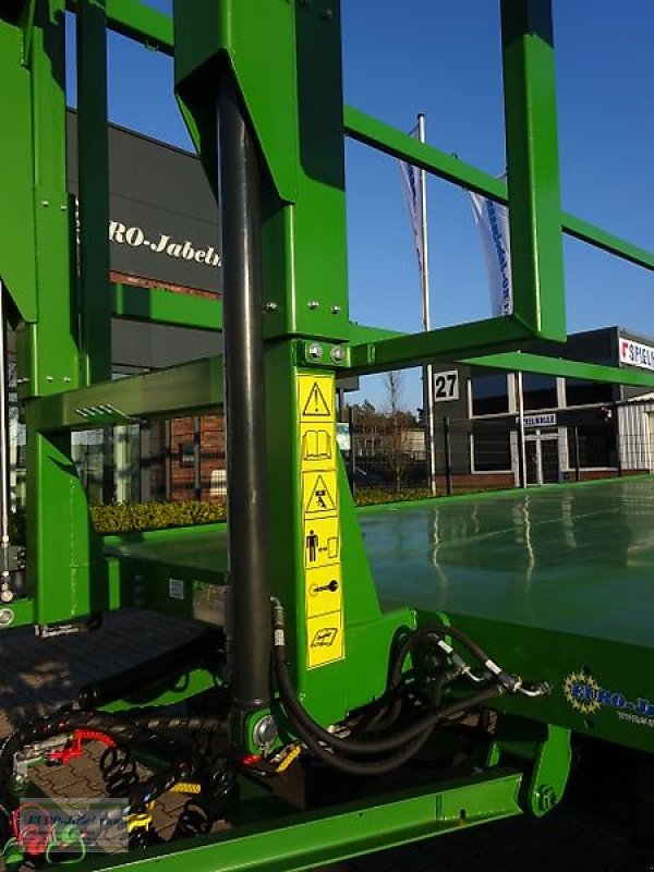 Ballentransportwagen des Typs PRONAR Ballenwagen Strohwagen TO 28 KM einschl. hydr. Ladungssicherung, 24 to, NEU, Neumaschine in Itterbeck (Bild 20)