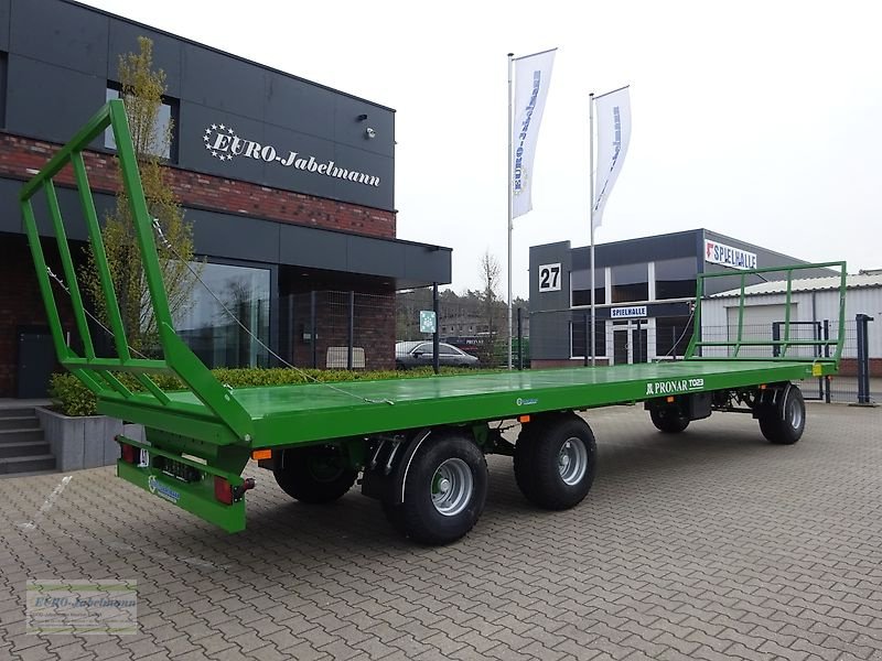Ballentransportwagen des Typs PRONAR PRONAR Ballenwagen TO 23, TO 23 M, Druckl. 3-Achser, 15 to, NEU, Neumaschine in Itterbeck (Bild 9)