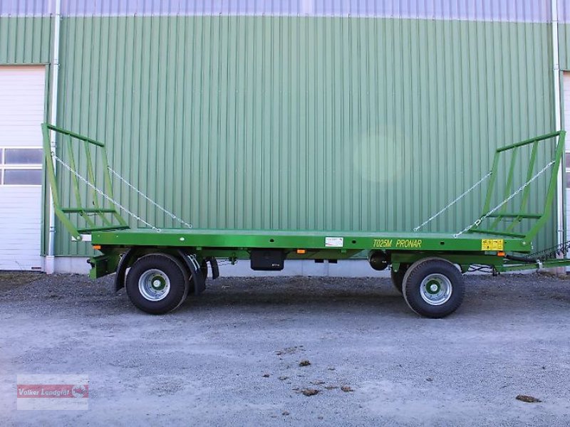 Ballentransportwagen des Typs PRONAR T 025 M Ballenwagen 12 to Drehschemellenkung, Neumaschine in Ostheim/Rhön (Bild 1)