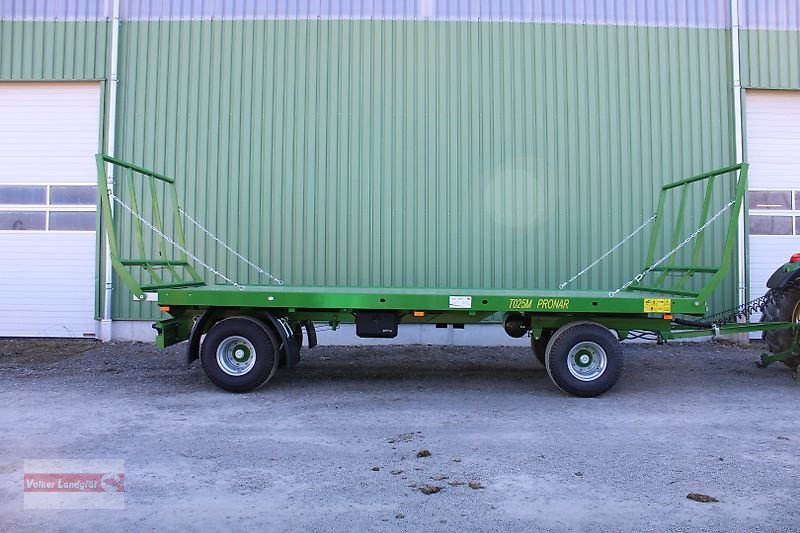 Ballentransportwagen του τύπου PRONAR T 025 M Ballenwagen 12 to Drehschemellenkung, Neumaschine σε Ostheim/Rhön (Φωτογραφία 1)