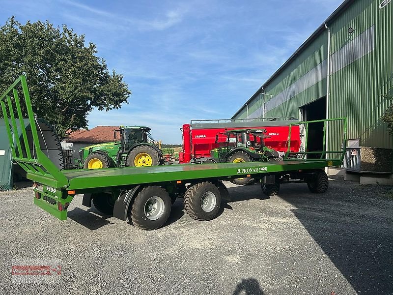 Ballentransportwagen des Typs PRONAR T 026 Ballenwagen 18 to, Neumaschine in Ostheim/Rhön (Bild 1)