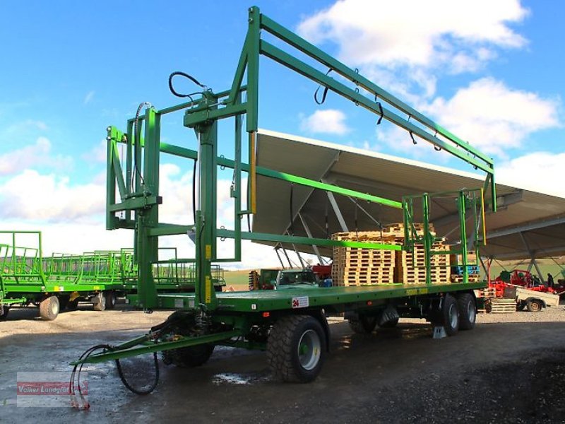 Ballentransportwagen des Typs PRONAR T 028 KM Ballenwagen 24 to, Neumaschine in Ostheim/Rhön (Bild 1)