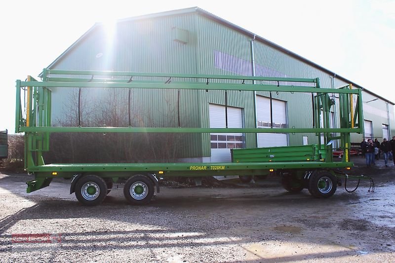 Ballentransportwagen του τύπου PRONAR T 028 KM Ballenwagen 24 to, Neumaschine σε Ostheim/Rhön (Φωτογραφία 2)