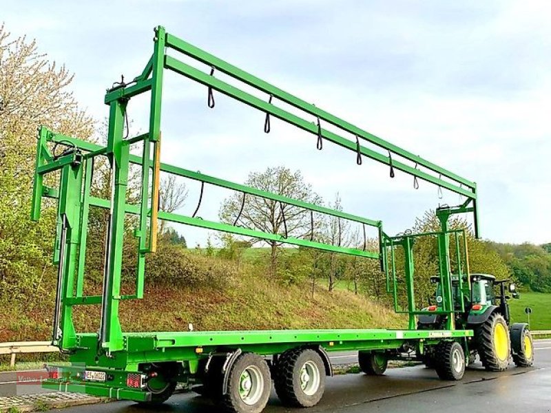 Ballentransportwagen des Typs PRONAR T 028 KM Ballenwagen 24 to, Neumaschine in Ostheim/Rhön (Bild 1)