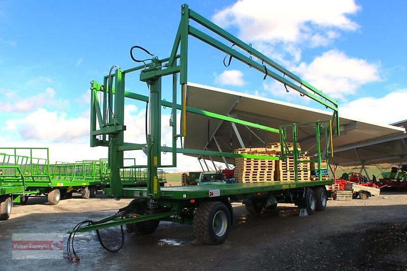 Ballentransportwagen des Typs PRONAR T 028 KM Ballenwagen 24 to, Neumaschine in Ostheim/Rhön (Bild 2)