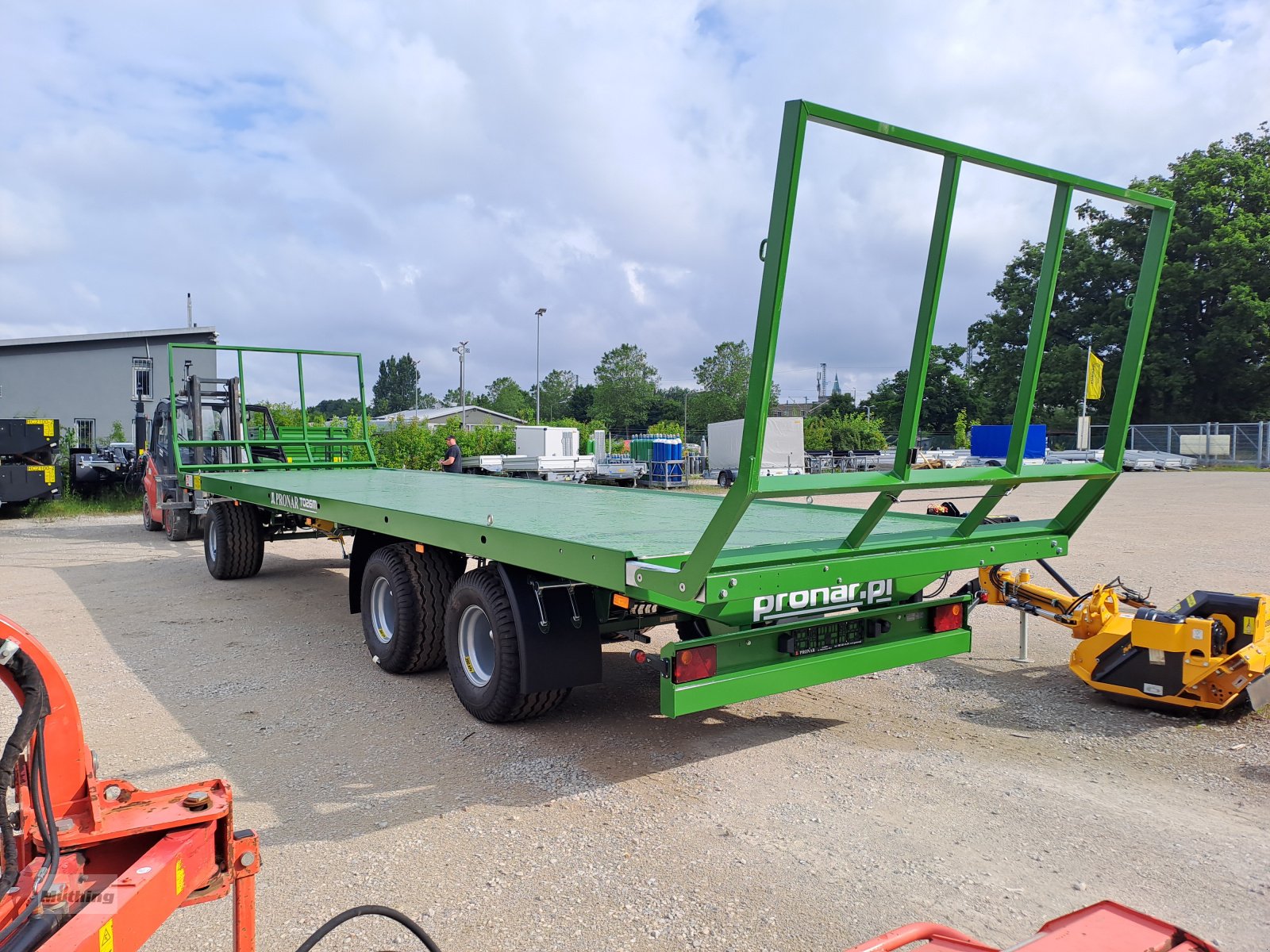 Ballentransportwagen des Typs PRONAR T026M, Neumaschine in Neumarkt (Bild 6)