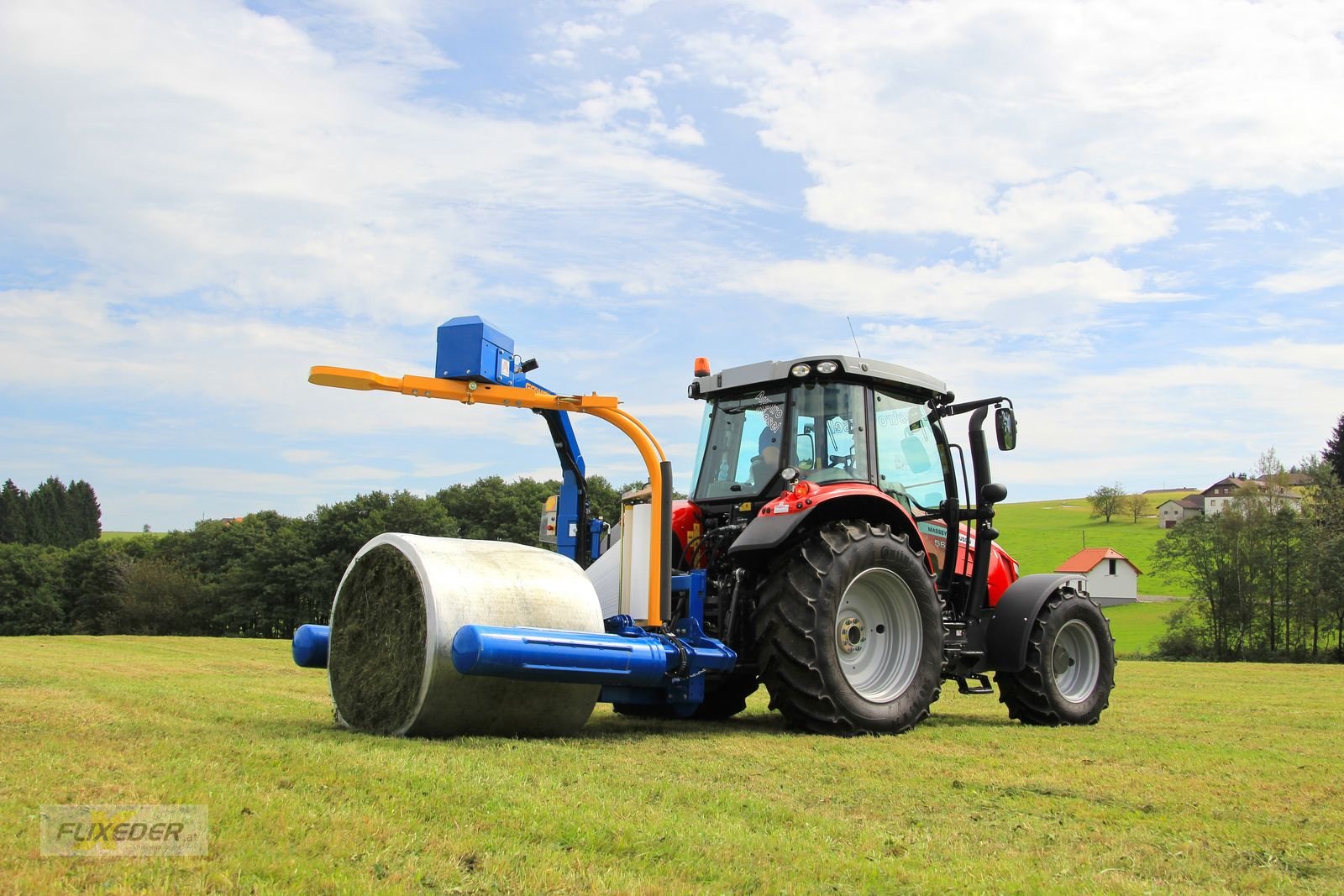 Ballenwickler of the type Göweil G1015, Neumaschine in Pattigham (Picture 1)