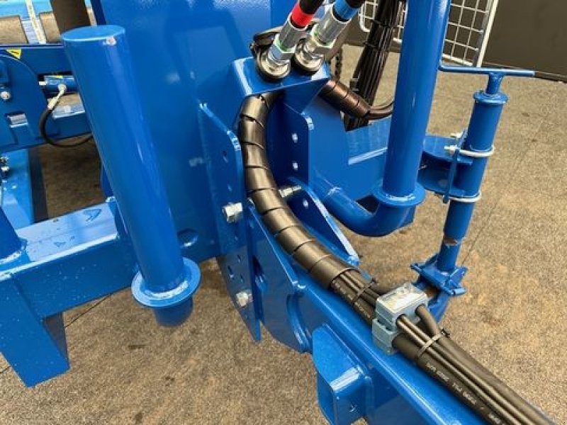 Ballenwickler des Typs Göweil Rundballenwickler G2020, Neumaschine in Tamsweg (Bild 15)