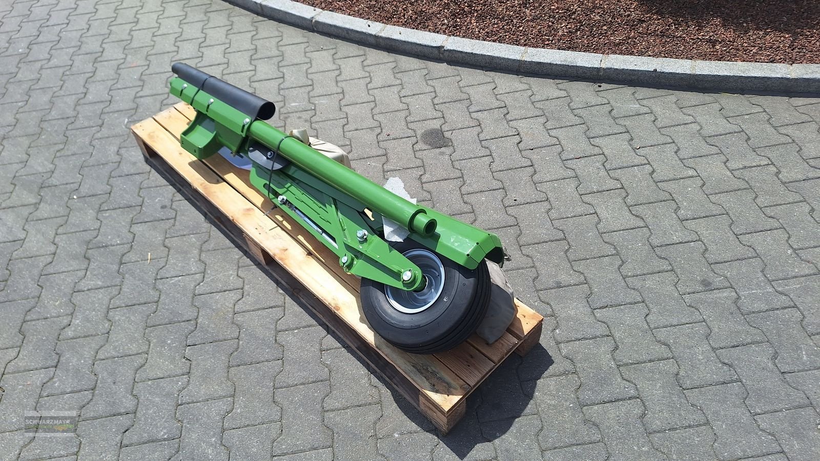 Ballenwickler des Typs Krone Ballenaufsteller 165, Neumaschine in Aurolzmünster (Bild 7)