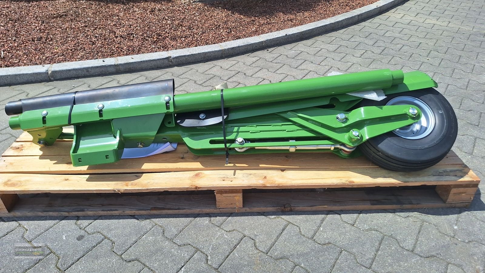 Ballenwickler des Typs Krone Ballenaufsteller 165, Neumaschine in Aurolzmünster (Bild 8)