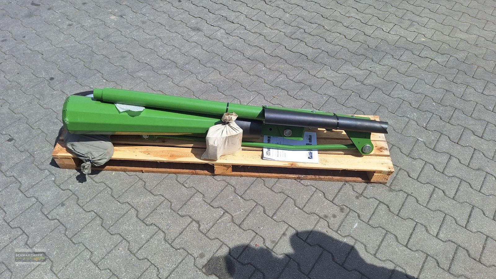 Ballenwickler des Typs Krone Ballenaufsteller 165, Neumaschine in Aurolzmünster (Bild 4)