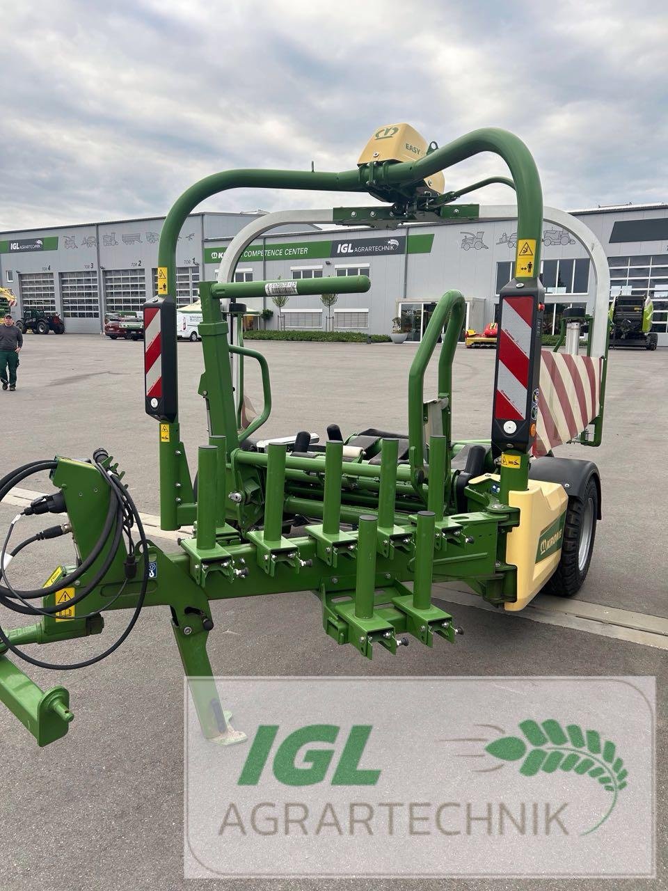 Ballenwickler des Typs Krone EasyWrap 165 T (BW301-20), Neumaschine in Nabburg (Bild 1)