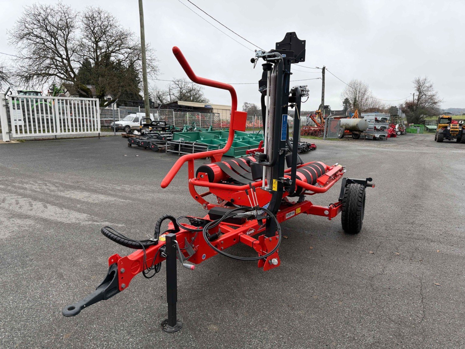 Ballenwickler des Typs Kuhn RW1410M E-TWIN, Gebrauchtmaschine in LA SOUTERRAINE (Bild 1)