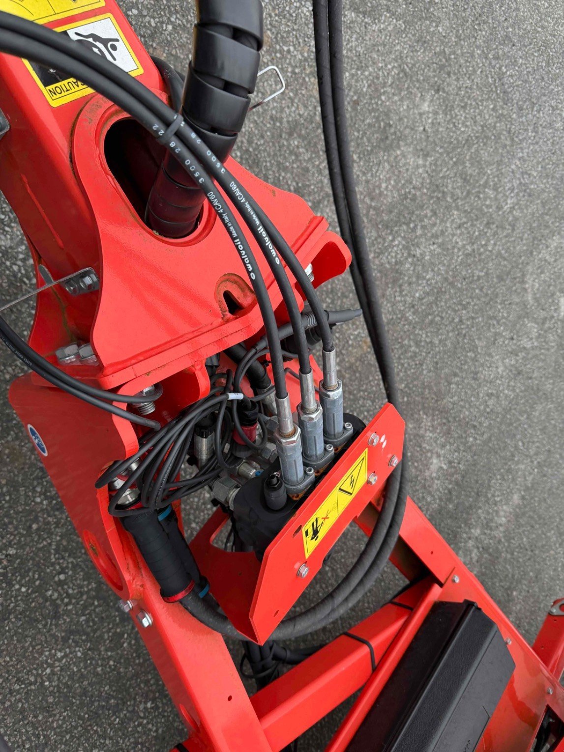 Ballenwickler типа Kuhn RW1410M E-TWIN, Gebrauchtmaschine в LA SOUTERRAINE (Фотография 3)