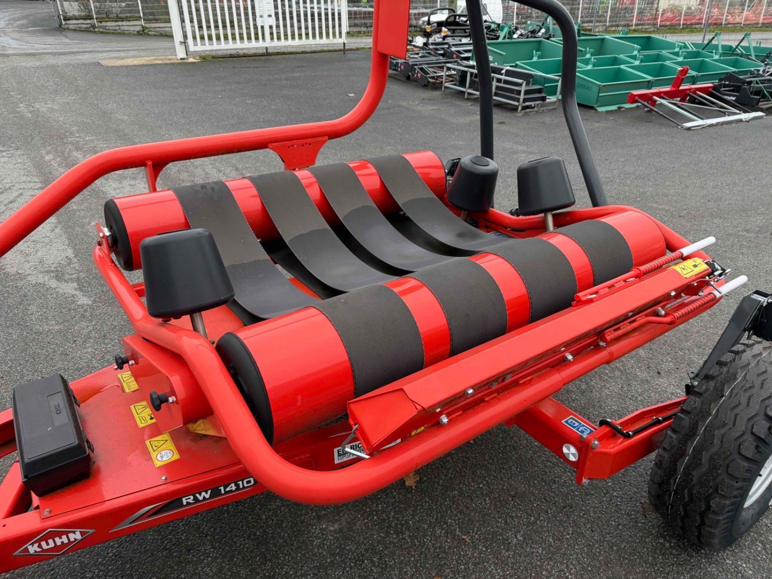 Ballenwickler от тип Kuhn RW1410M E-TWIN, Gebrauchtmaschine в LA SOUTERRAINE (Снимка 10)